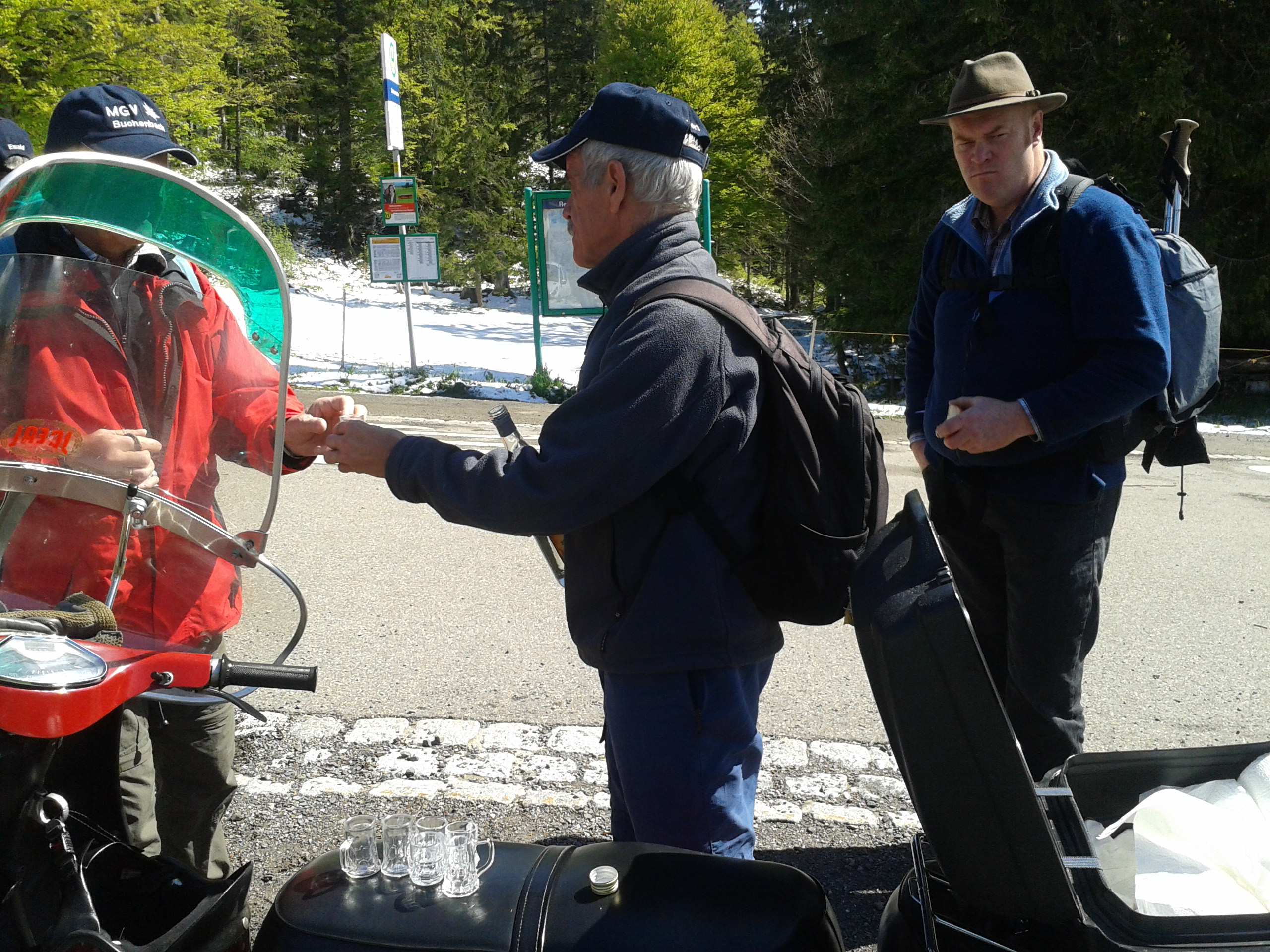 Rast und Stärkung unterwegs – Vatertagswanderung 2012