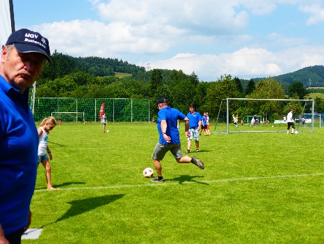 Die Mannschaft des Männerchors – Elfmeterkick 2013