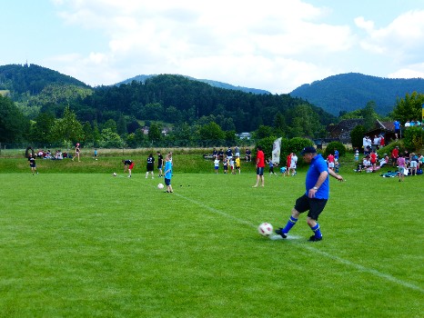Die Mannschaft des Männerchors – Elfmeterkick 2013