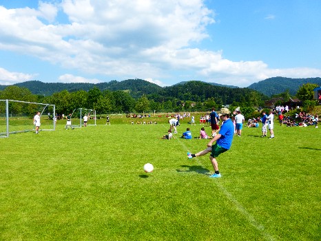 Die Mannschaft des Männerchors – Elfmeterkick 2013