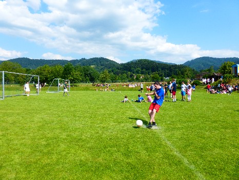 Begegnungen auf dem Sportplatz – Elfmeterkick 2013