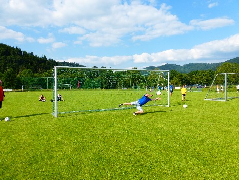 Begegnungen auf dem Sportplatz – Elfmeterkick 2013