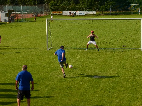 Die Mannschaft des Männerchors – Elfmeterkick 2013