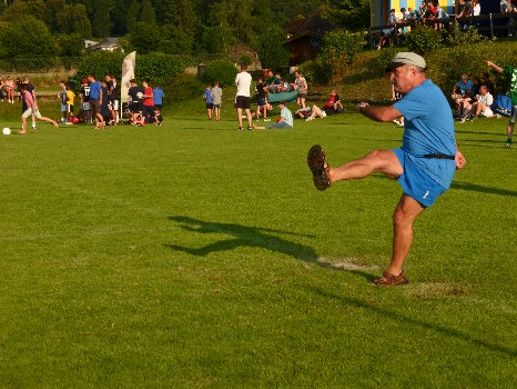 Die Mannschaft des Männerchors – Elfmeterkick 2013