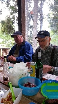 Rast und Stärkung unterwegs – Vatertagswanderung 2014