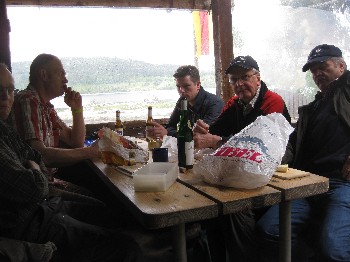 Gesellige Runde zum Abschluss – Vatertagswanderung 2014