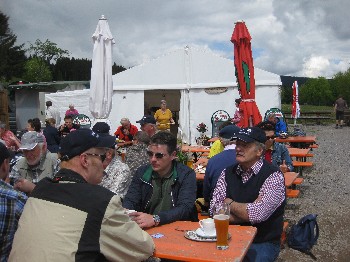 Rast und Stärkung unterwegs – Vatertagswanderung 2014