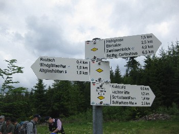 Rast und Stärkung unterwegs – Vatertagswanderung 2014