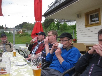 Gesellige Runde zum Abschluss – Vatertagswanderung 2014