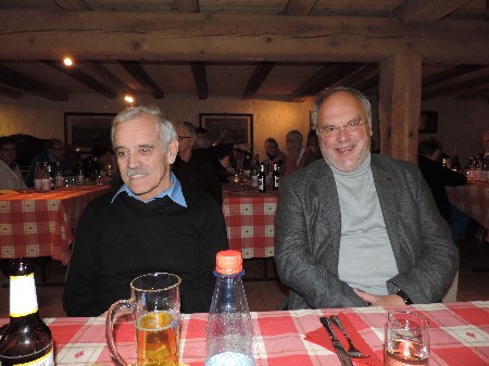 Unterhaltung beim Kameradschaftsabend – Kameradschaftsabend 2015