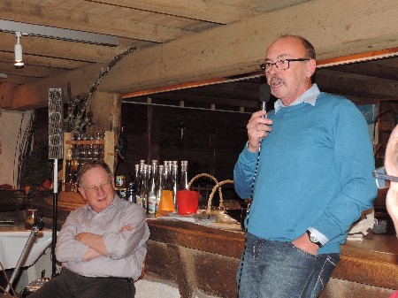 Unterhaltung beim Kameradschaftsabend – Kameradschaftsabend 2015