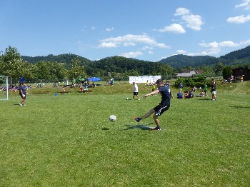 Begegnungen auf dem Sportplatz – Elfmeterkick 2015