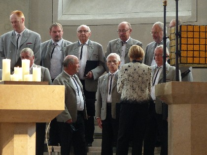 Gesellige Pause unterwegs – Vereinsausflug 2016