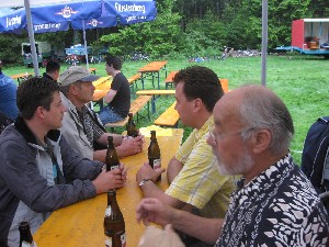 Rast und Stärkung unterwegs – Vatertagswanderung 2009