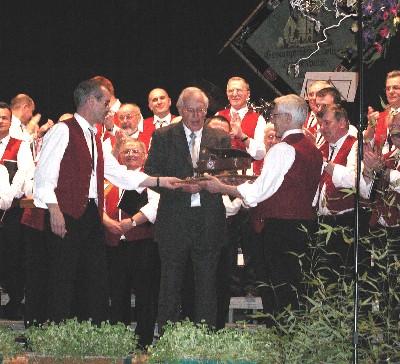 Chor und Mitwirkende beim Herbstkonzert 2002