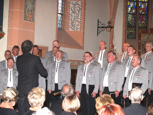 Der Männerchor beim Kirchenkonzert 2011