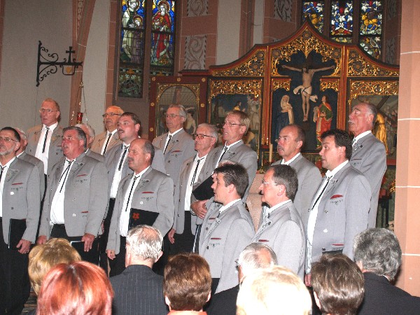 Der Männerchor beim Kirchenkonzert 2011