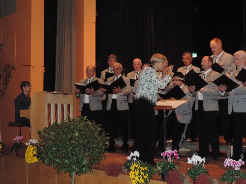 Der Männerchor beim Herbstkonzert 2017