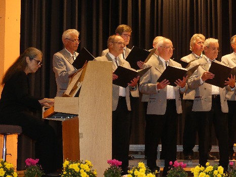 Der Männerchor beim Herbstkonzert 2018