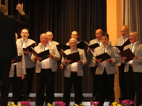 Der Männerchor beim Herbstkonzert 2018