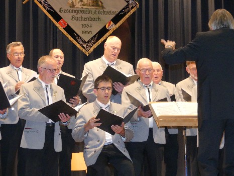 Der Männerchor beim Herbstkonzert 2018