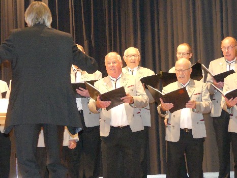Der Männerchor beim Herbstkonzert 2018