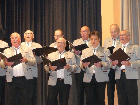 Der Männerchor beim Herbstkonzert 2018