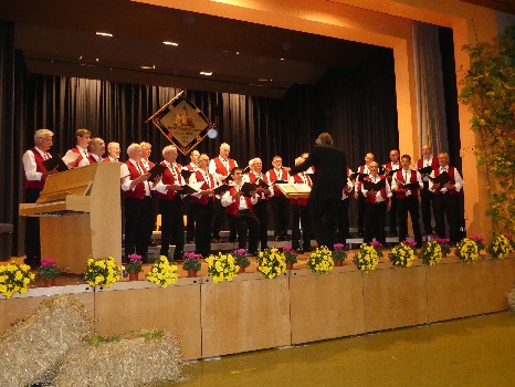 Der Männerchor beim Herbstkonzert 2018