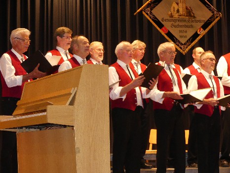 Der Männerchor beim Herbstkonzert 2018