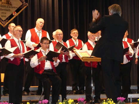 Der Männerchor beim Herbstkonzert 2018