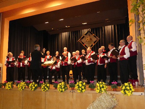 Der Männerchor beim Herbstkonzert 2018