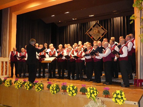 Der Männerchor beim Herbstkonzert 2018
