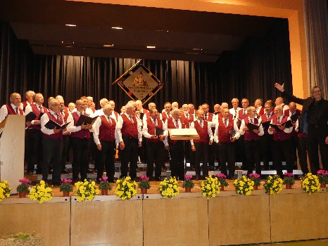 Der Männerchor beim Herbstkonzert 2018