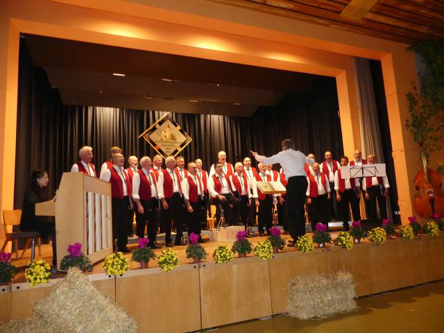Der Männerchor beim Herbstkonzert 2019
