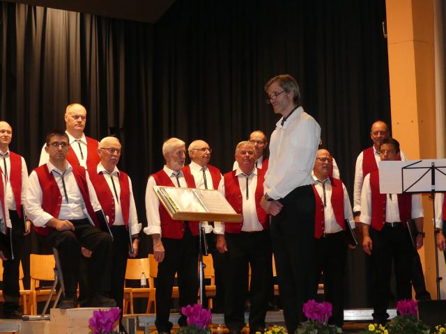 Der Männerchor beim Herbstkonzert 2019
