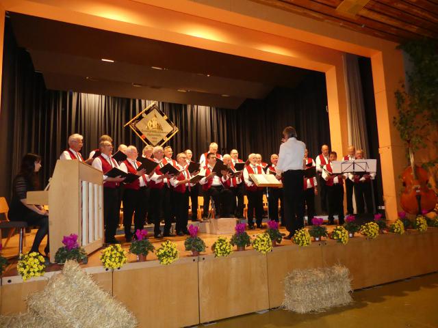 Der Männerchor beim Herbstkonzert 2019