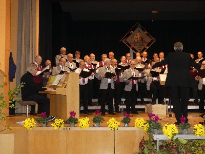 Der Männerchor beim Herbstkonzert 2021