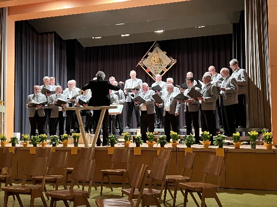 Der Männerchor beim Frühlingskonzert 2023