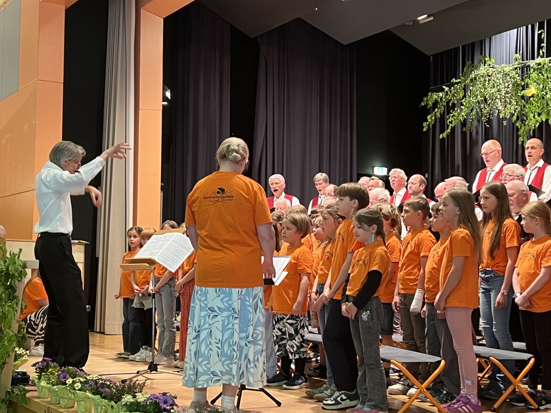 Kinderchor auf der Bühne