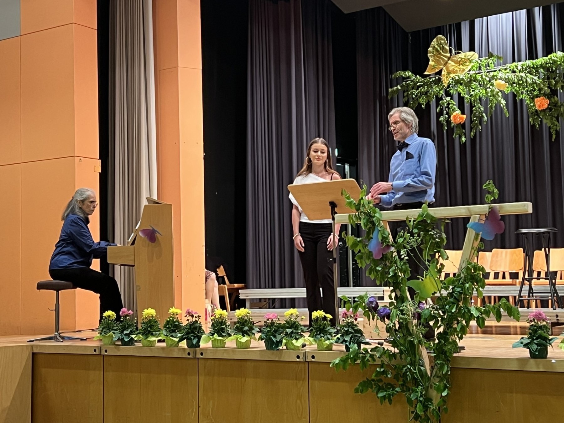 Sopran-Solo mit Klavierbegleitung und Chorleiter Arnd Peter