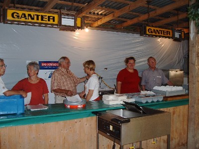 Sängerhock 2005 – Helfer sorgen für das leibliche Wohl