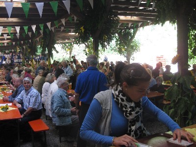 Sängerhock 2010 – Helfer sorgen für das leibliche Wohl